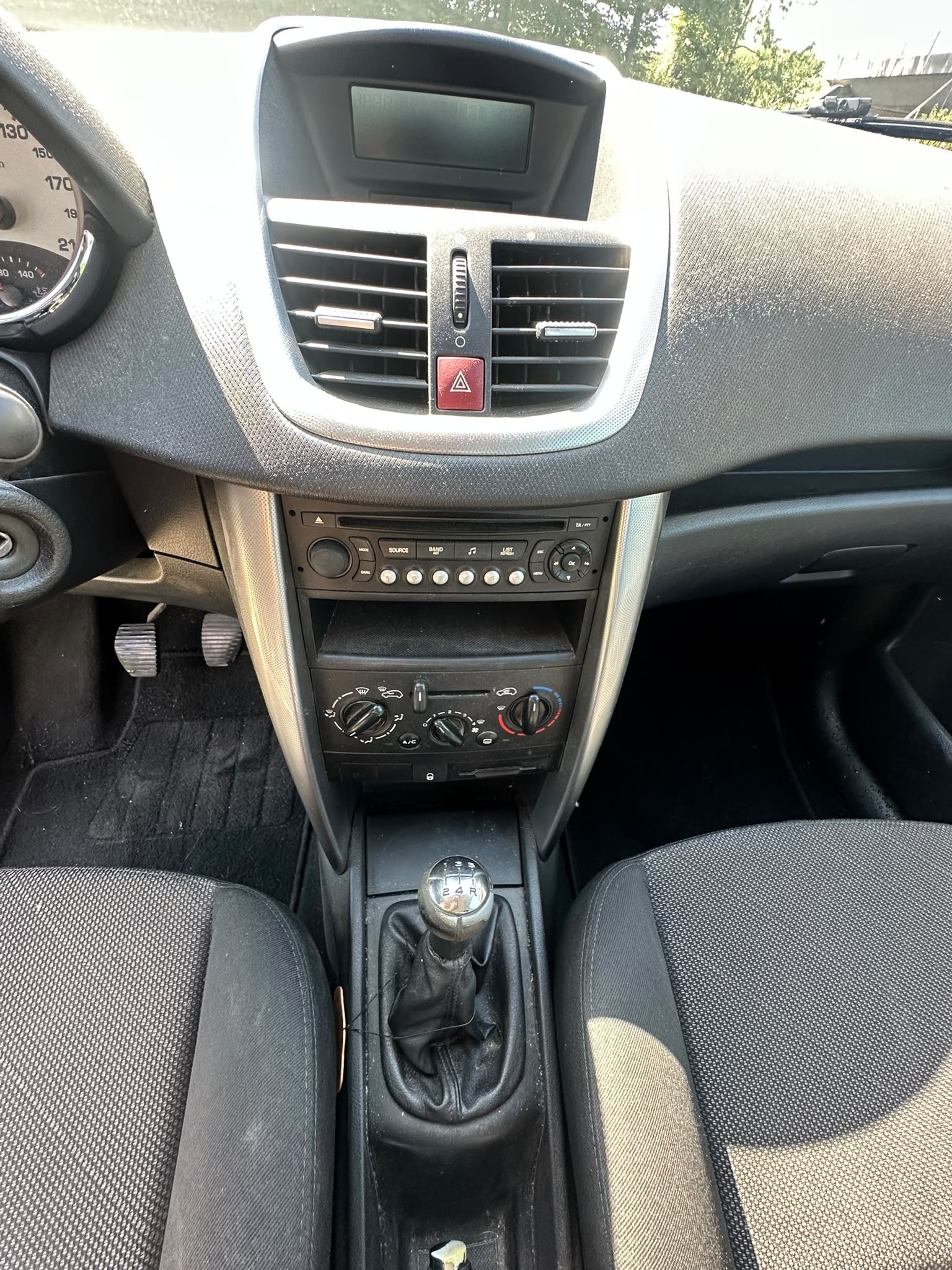 PEUGEOT 207 1.4 16V Trendy-image-9