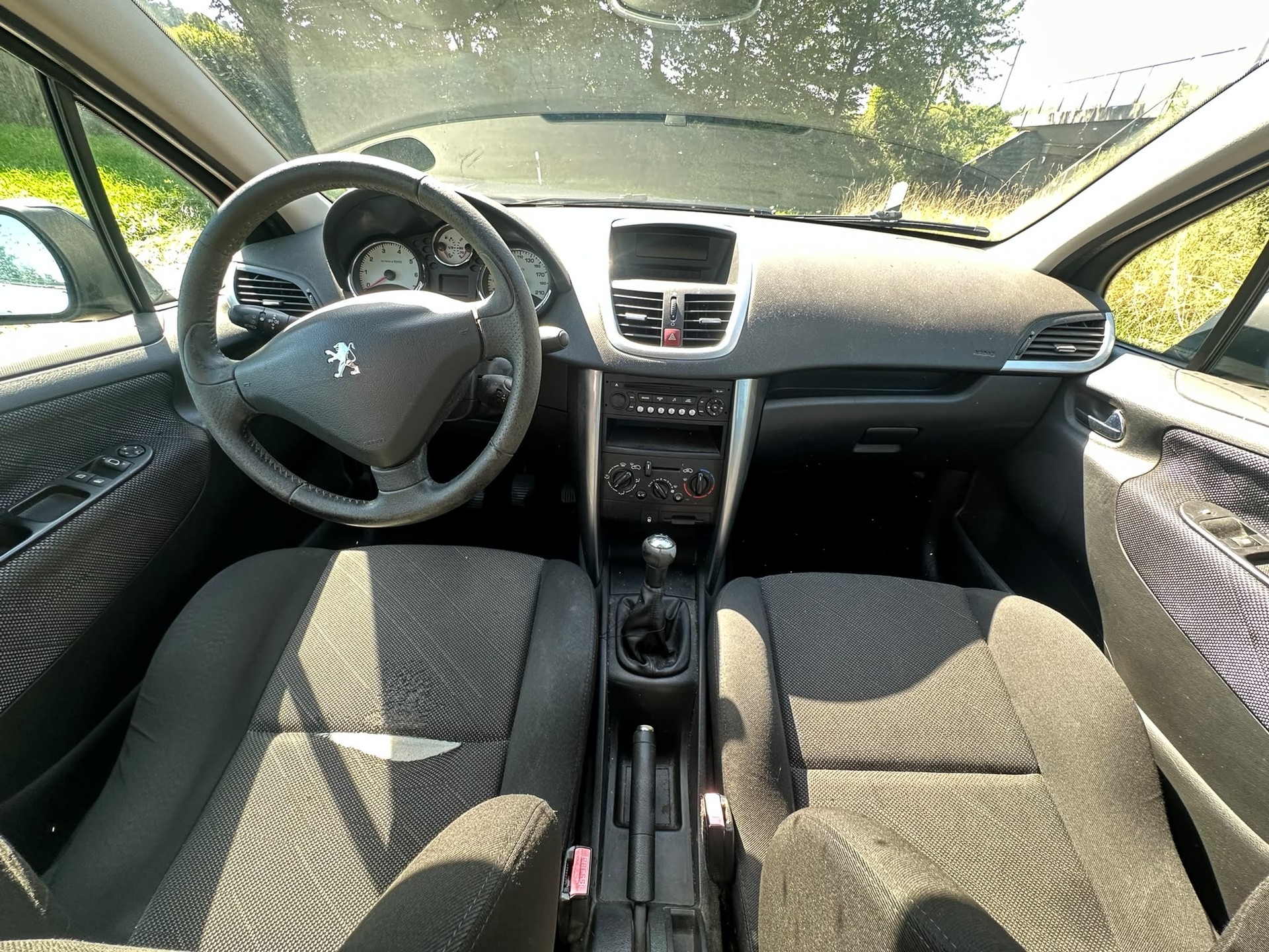 PEUGEOT 207 1.4 16V Trendy-image-10