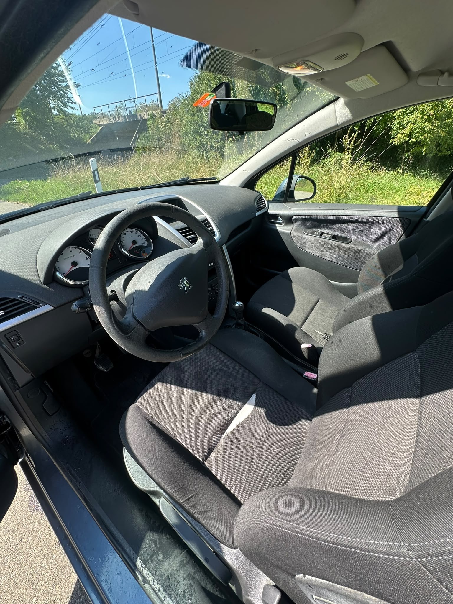 PEUGEOT 207 1.4 16V Trendy-image-11