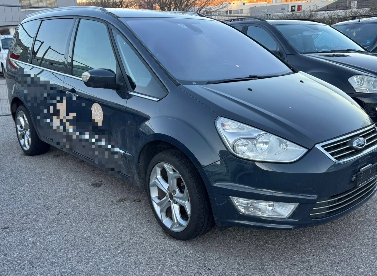 FORD Galaxy 1.6 SCTi Ghia-image-2
