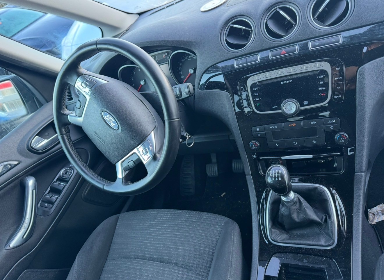 FORD Galaxy 1.6 SCTi Ghia-image-5