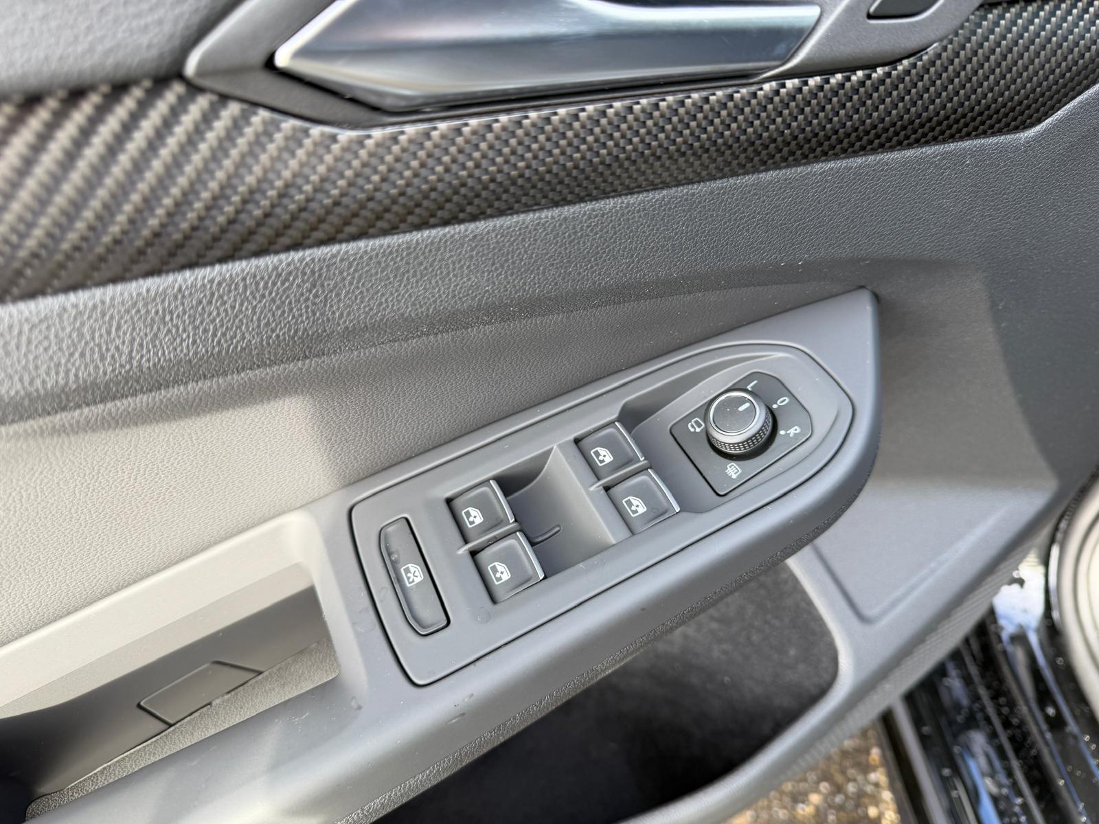 VW Golf 2.0 TSI R DSG 4 Motion-image-12