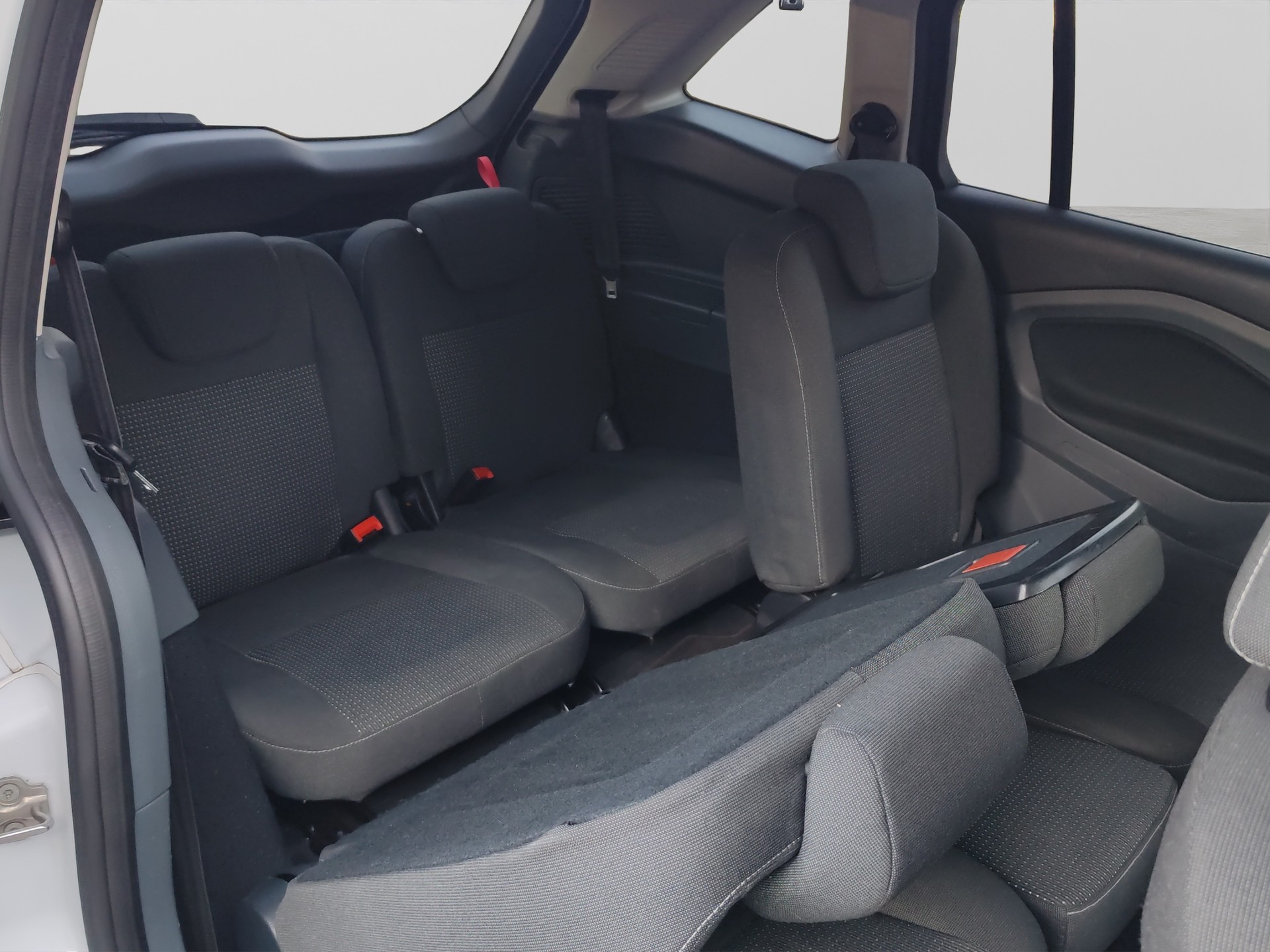 FORD Grand C-Max 2.0 TDCi Titanium PowerShift-image-17