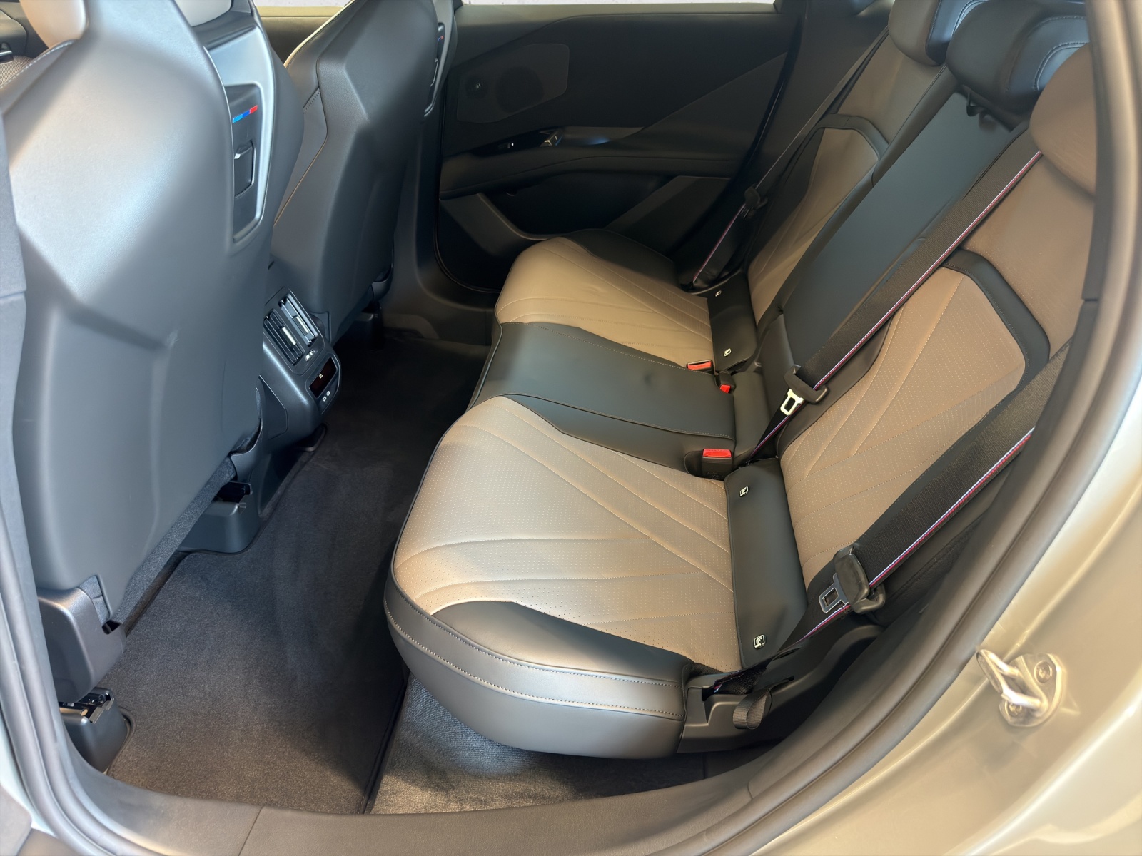 BMW iX3 50 xDrive M Sport Pro-image-11