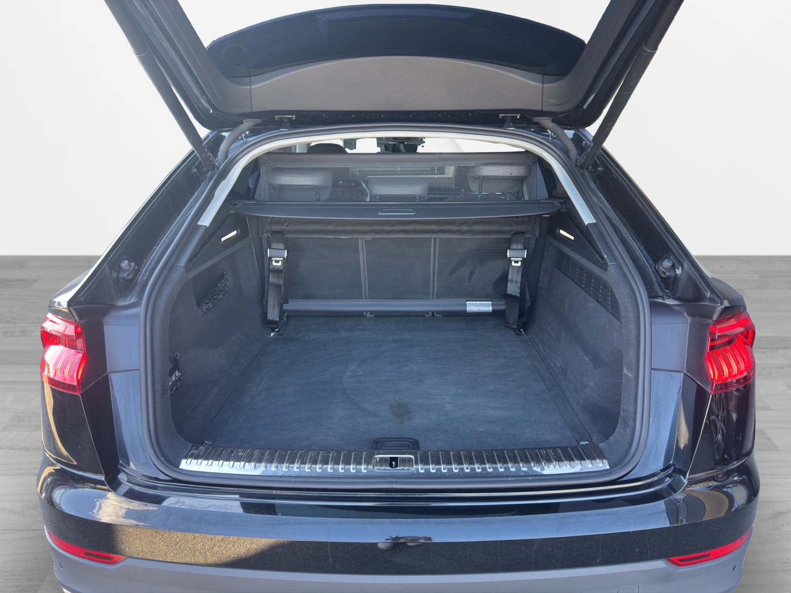 AUDI Q8 55 TFSI quattro tiptronic-image-15