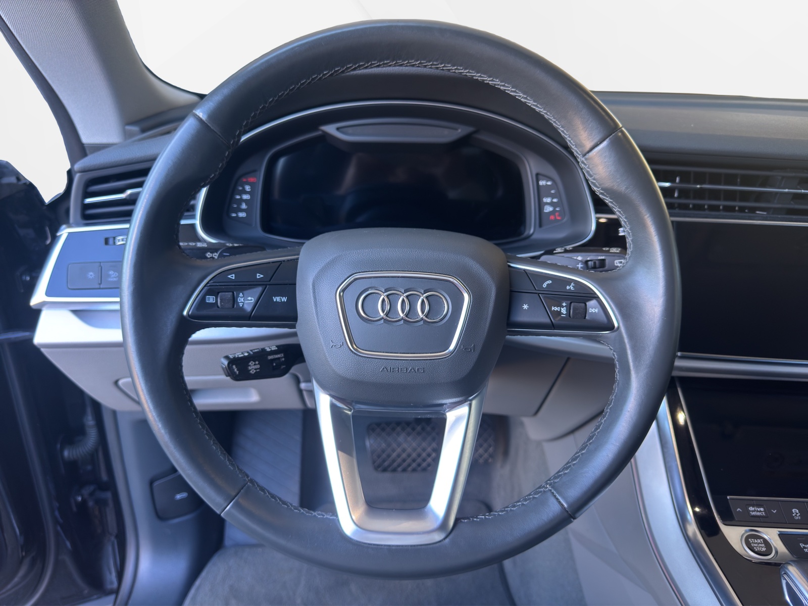 AUDI Q8 55 TFSI quattro tiptronic-image-8