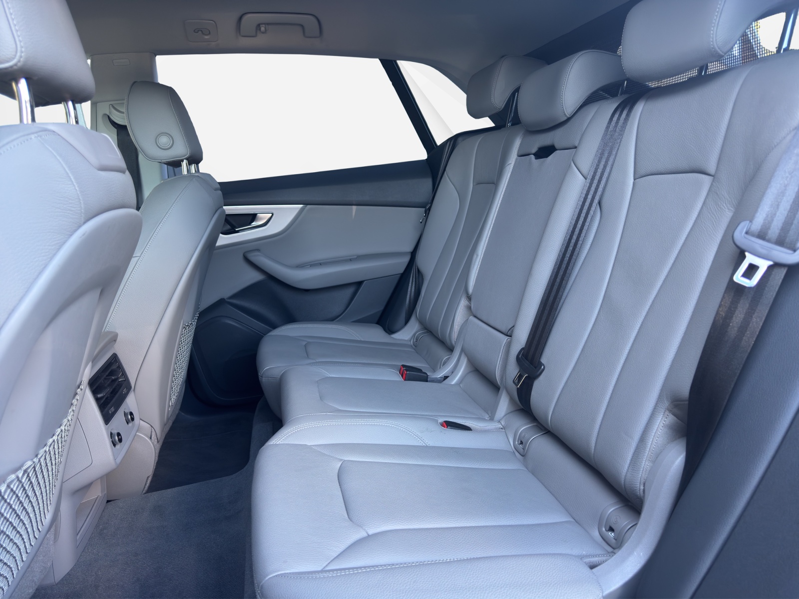 AUDI Q8 55 TFSI quattro tiptronic-image-11