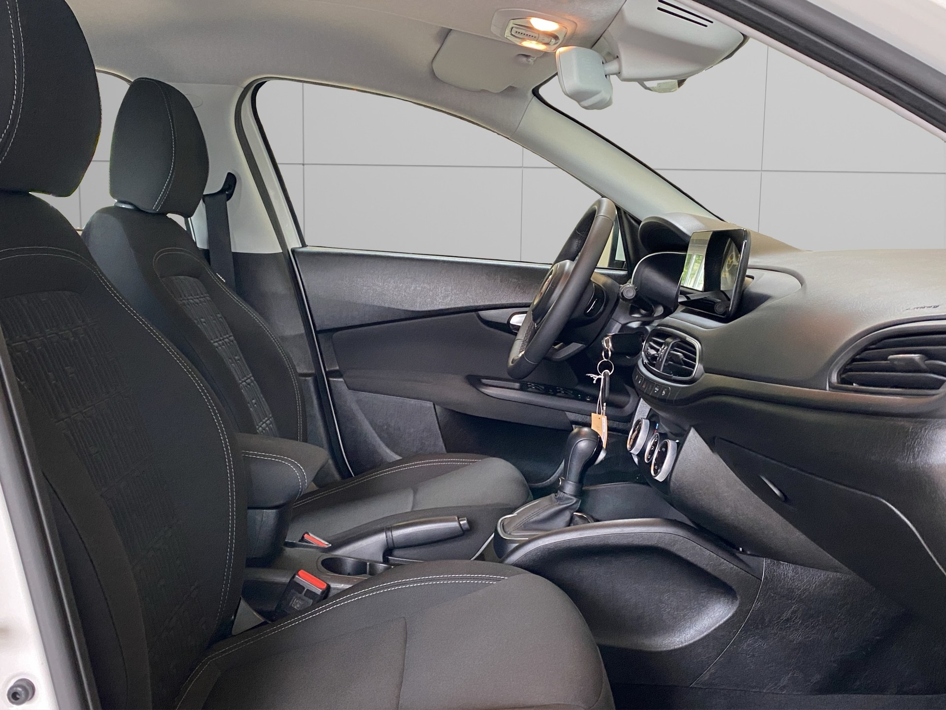 FIAT Tipo Hybrid 1.5 Swiss Edition Cross-image-10