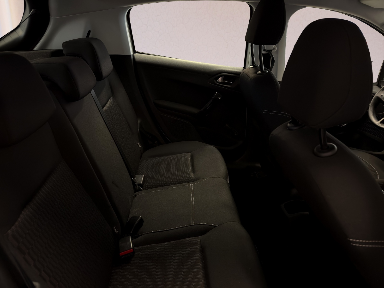 PEUGEOT 208 1.2 PureTech Signature-image-13