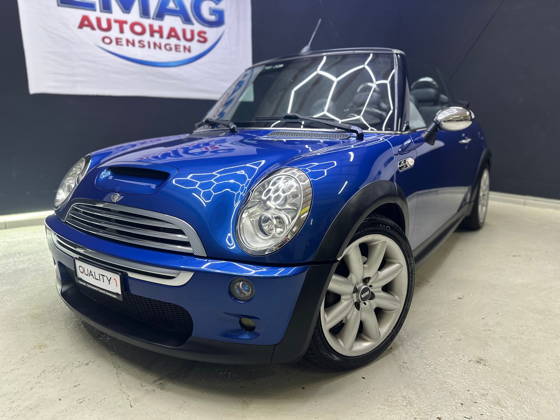 MINI Cooper S Cabriolet-image-1