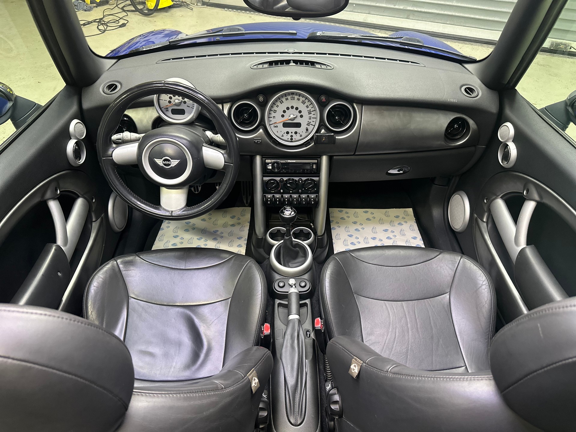 MINI Cooper S Cabriolet-image-13