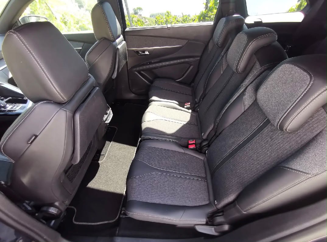 PEUGEOT 5008 1.6 Pure Tech GT LineEAT8-image-11