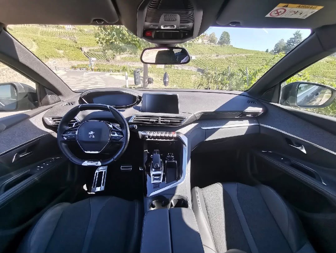 PEUGEOT 5008 1.6 Pure Tech GT LineEAT8-image-10