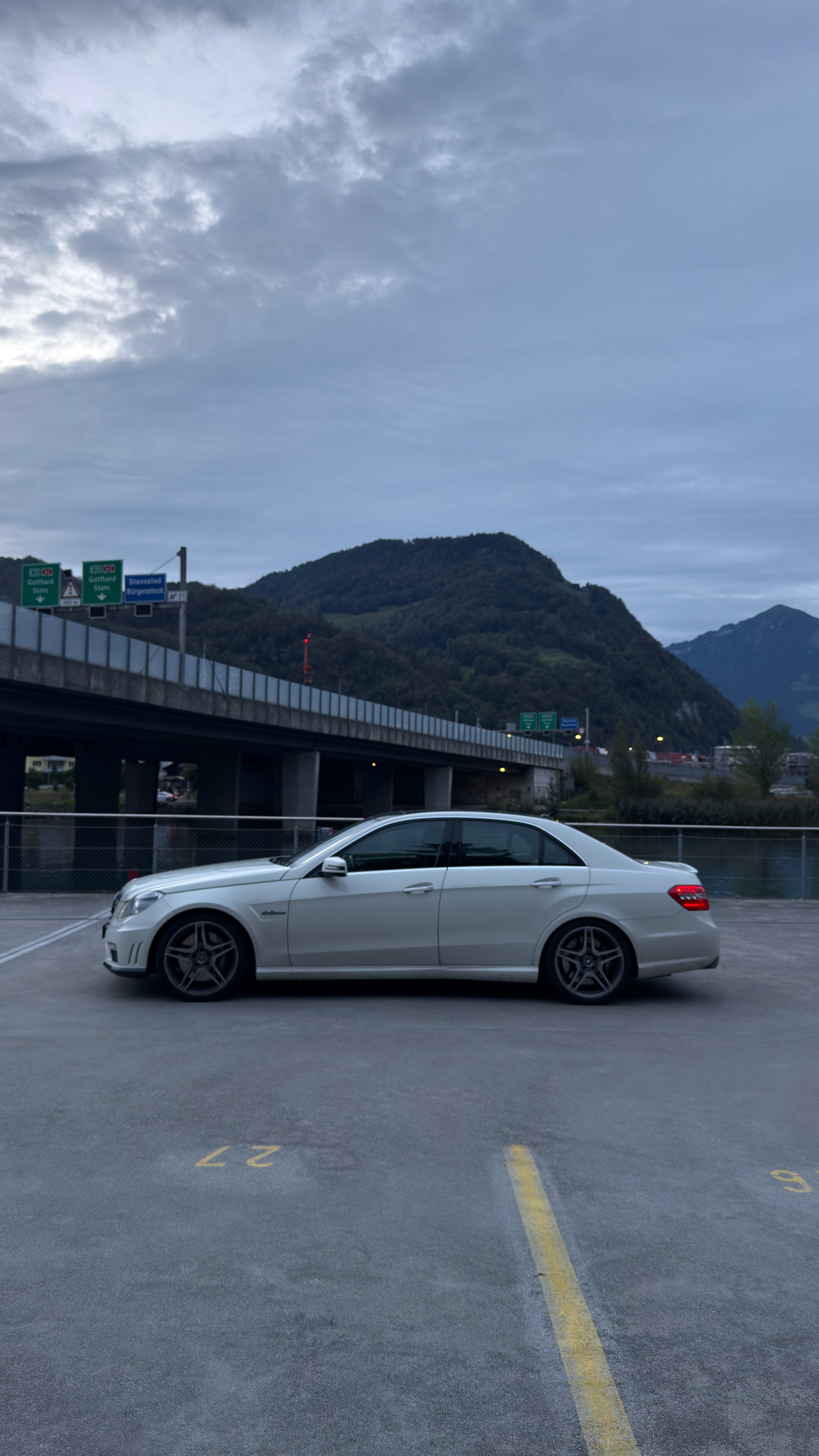 MERCEDES-BENZ E 63 V8 AMG-image-1