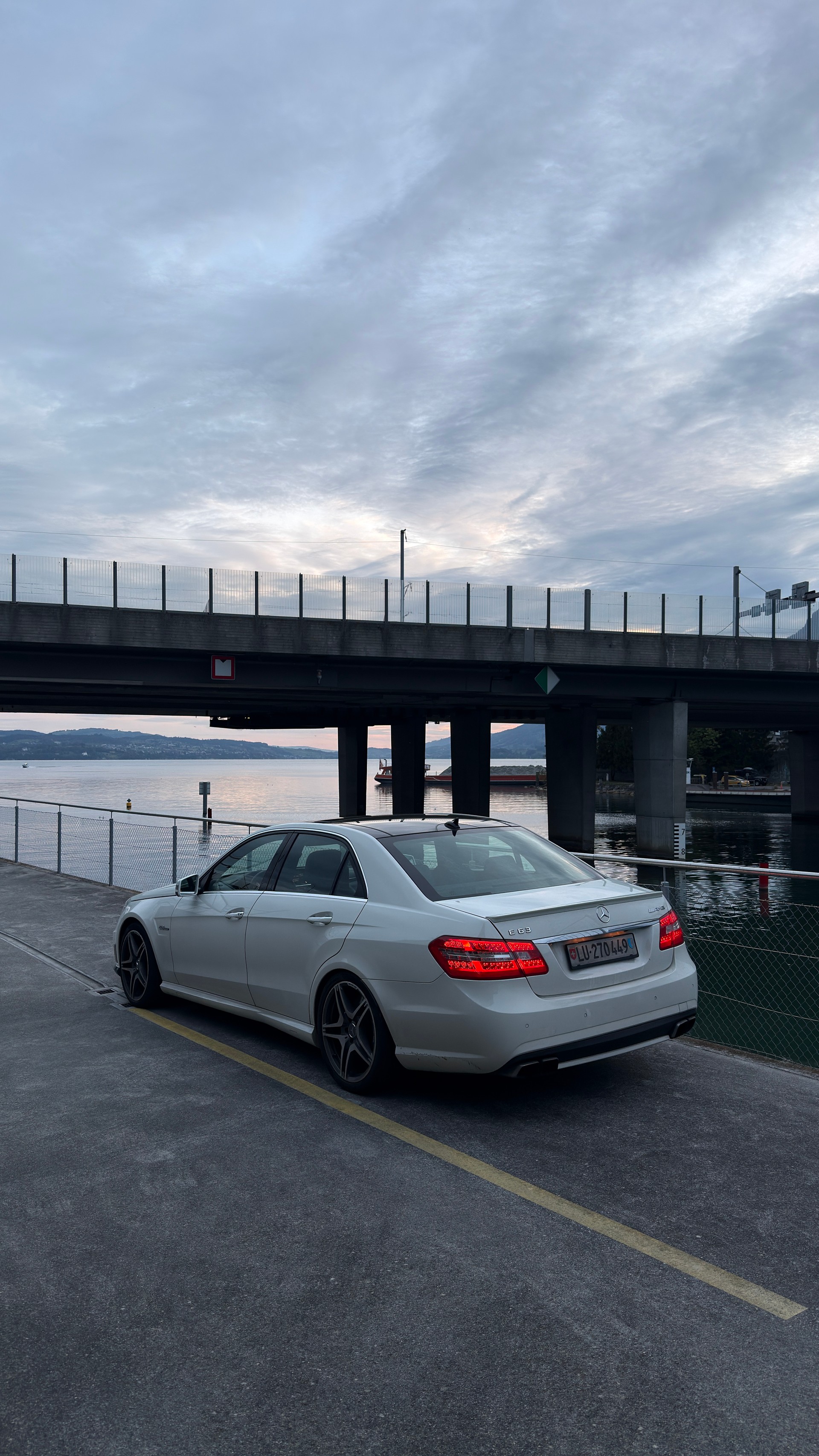 MERCEDES-BENZ E 63 V8 AMG-image-5