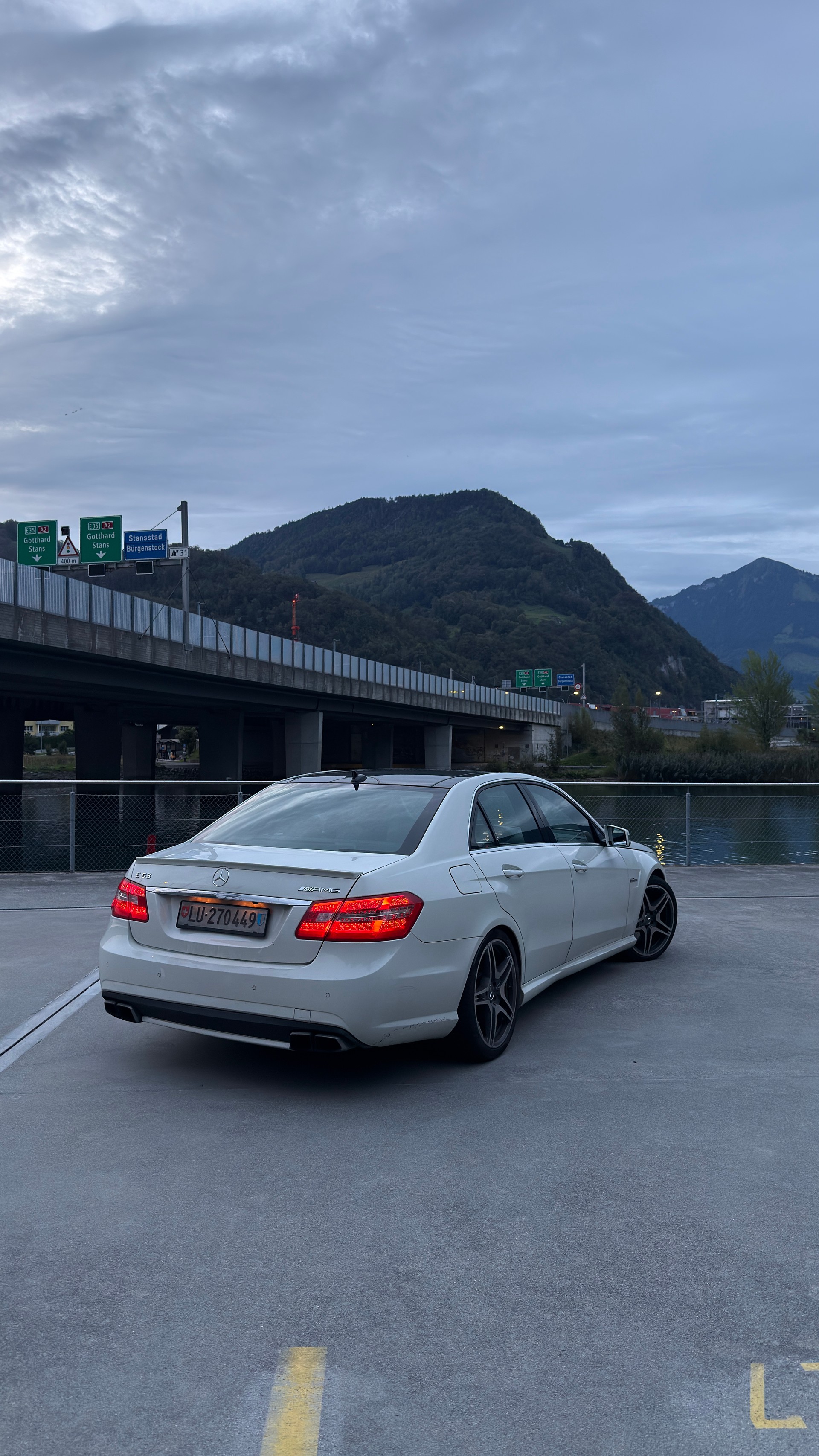 MERCEDES-BENZ E 63 V8 AMG-image-2