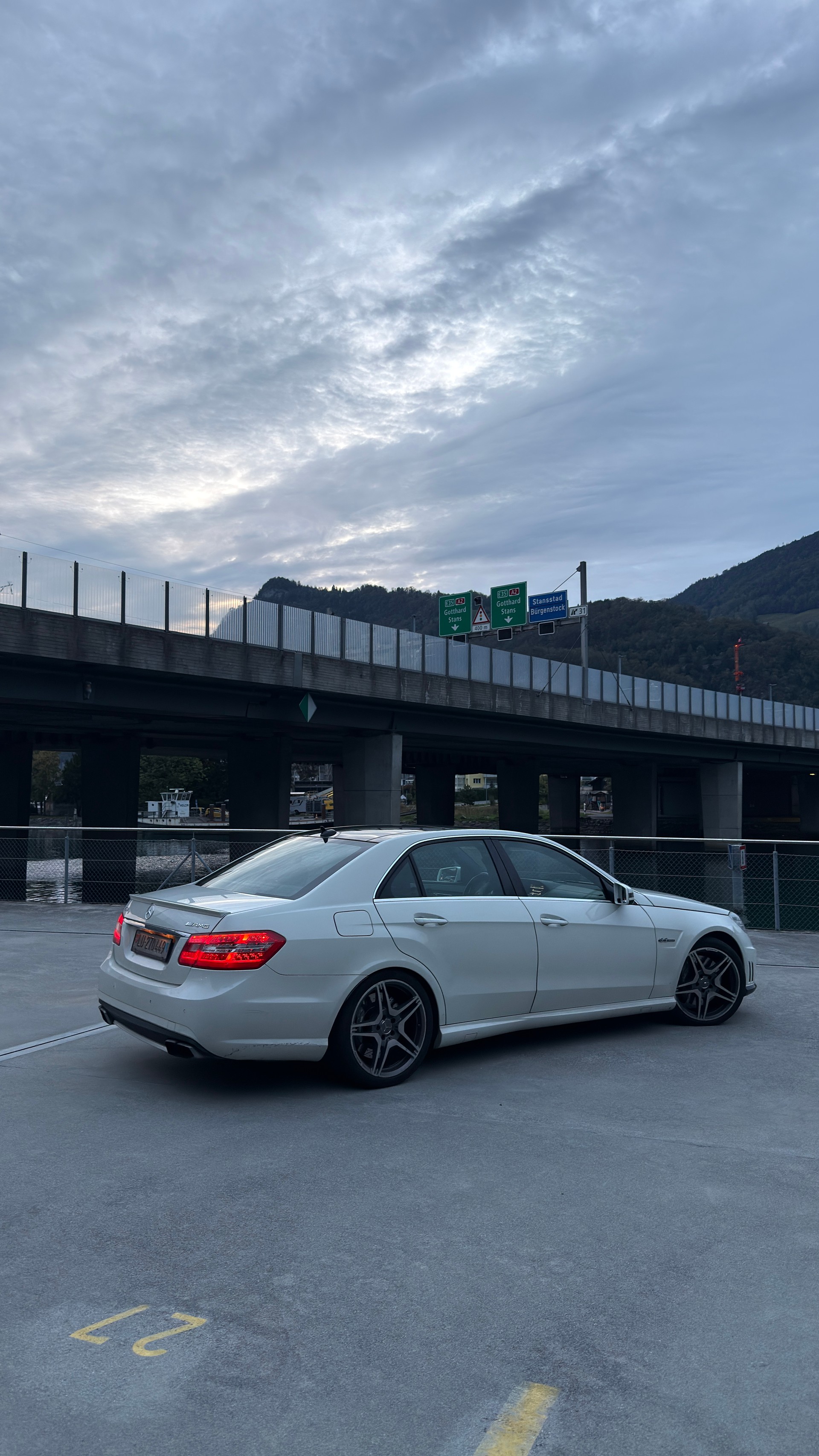 MERCEDES-BENZ E 63 V8 AMG-image-3
