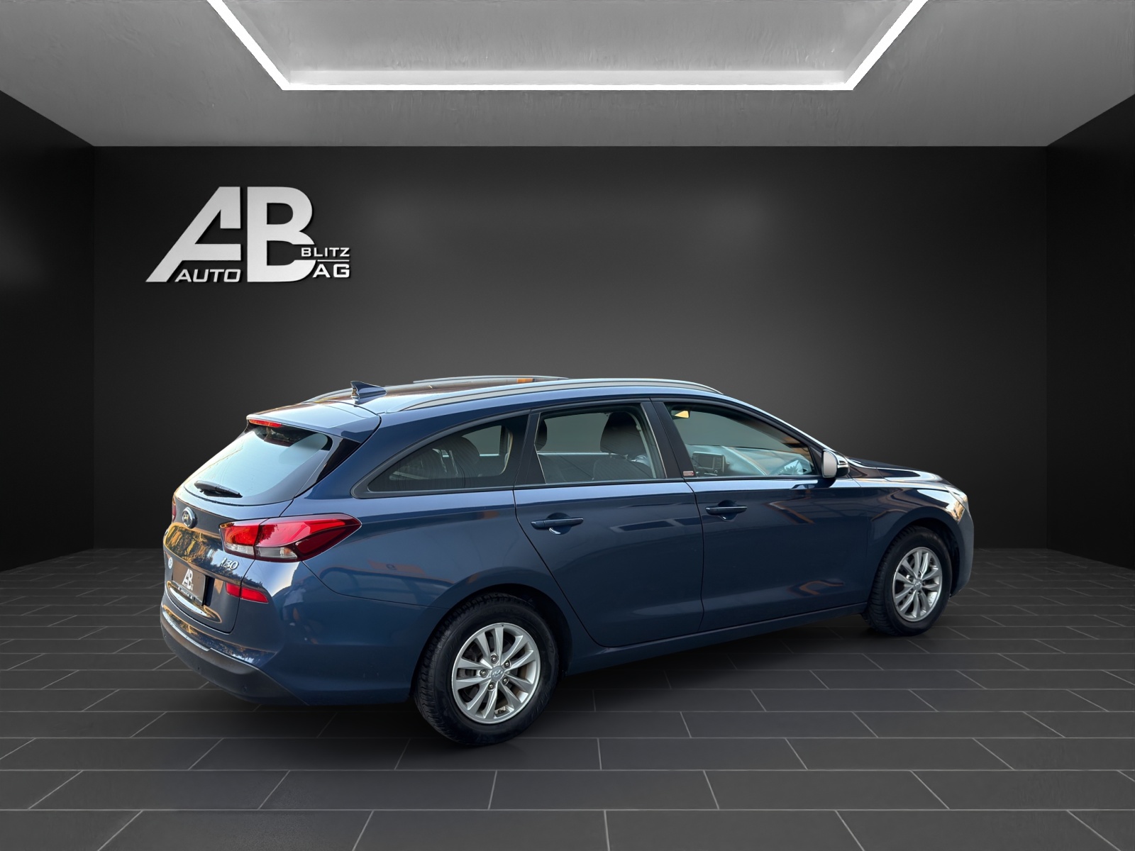 HYUNDAI i30 Wagon 1.6 CRDi Origo DCT-image-4