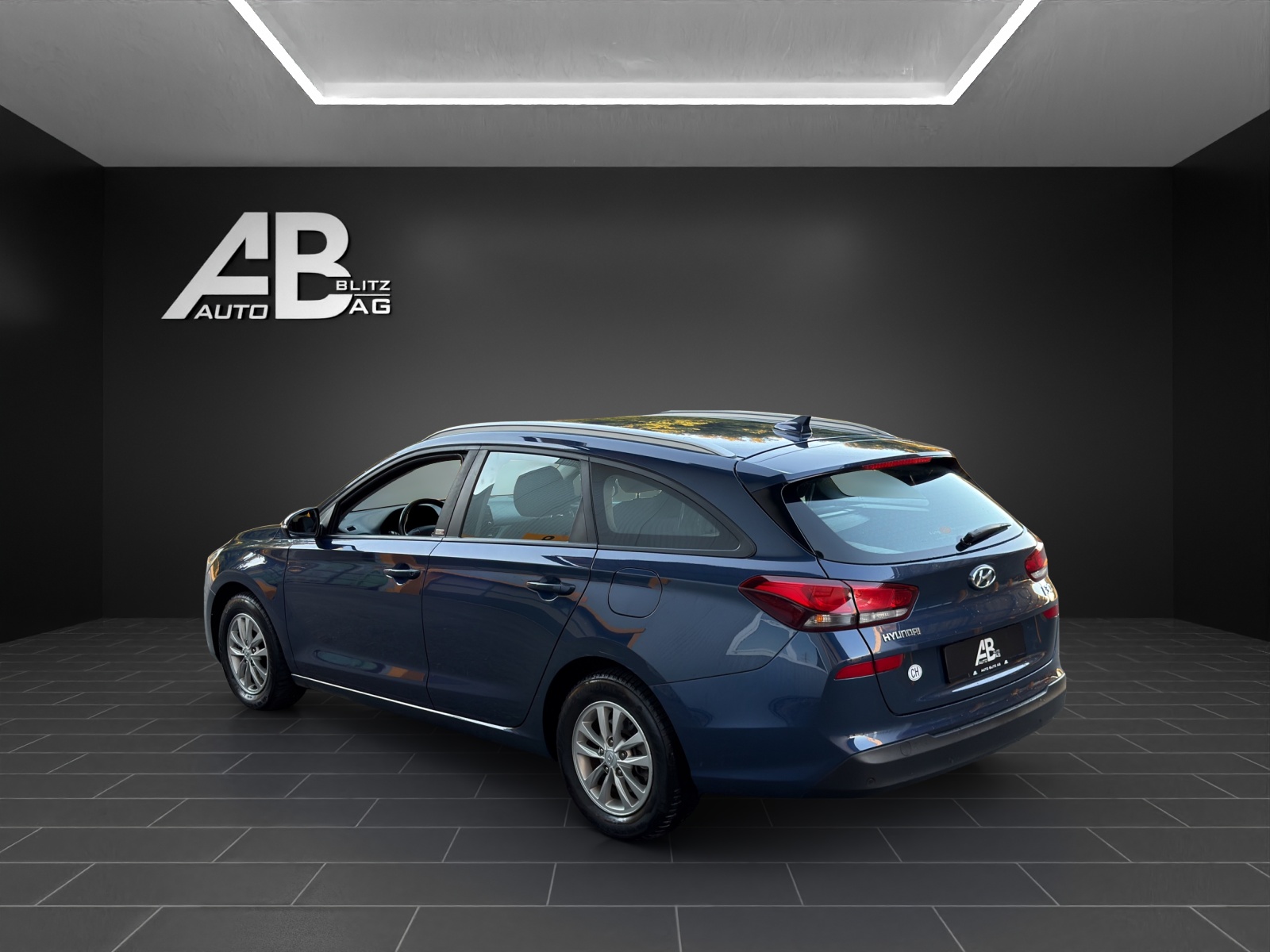 HYUNDAI i30 Wagon 1.6 CRDi Origo DCT-image-2