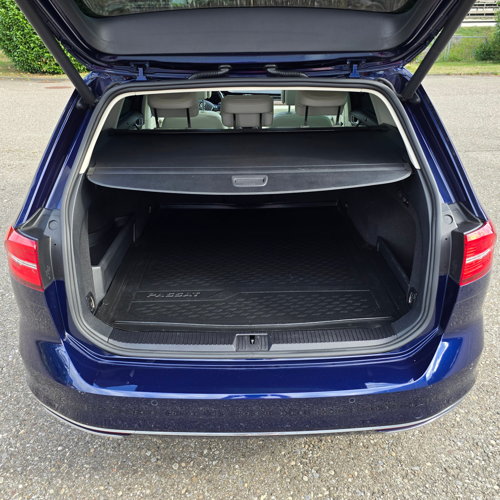 VW 2.0 TDI 240 SCR Highl. DSG 4m-image-9