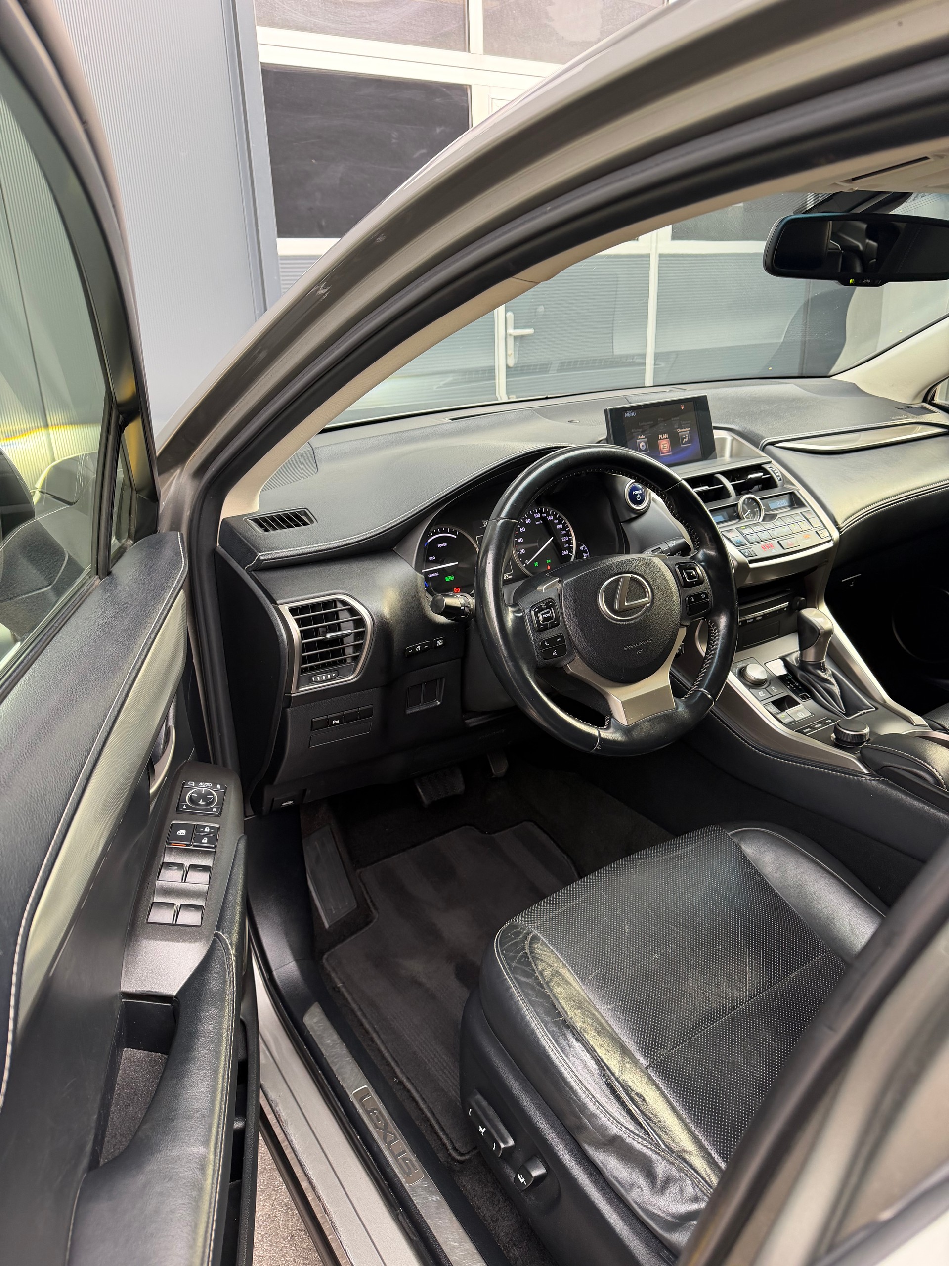 LEXUS NX 300h impression E-Four Automatic-image-12