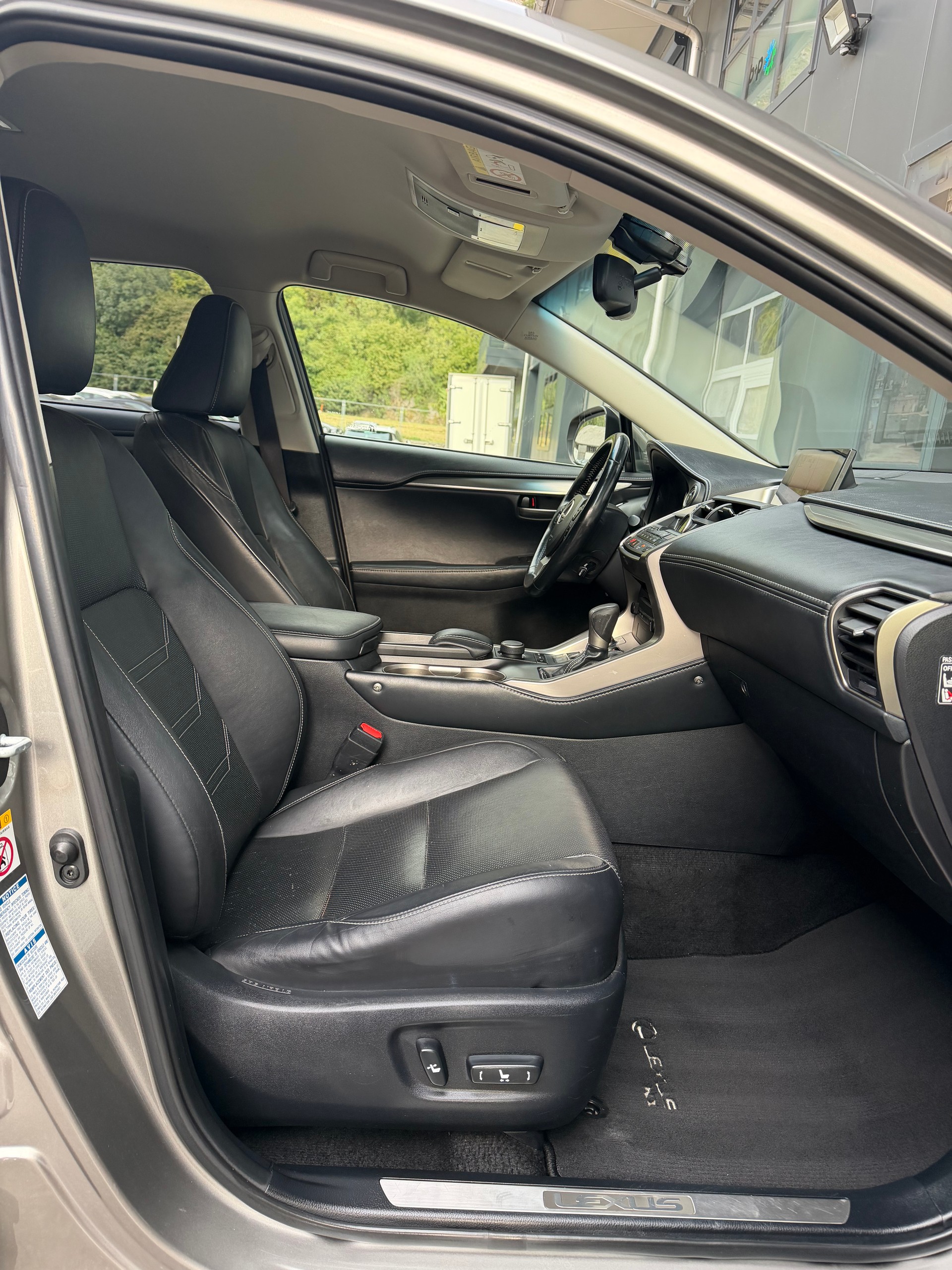 LEXUS NX 300h impression E-Four Automatic-image-10