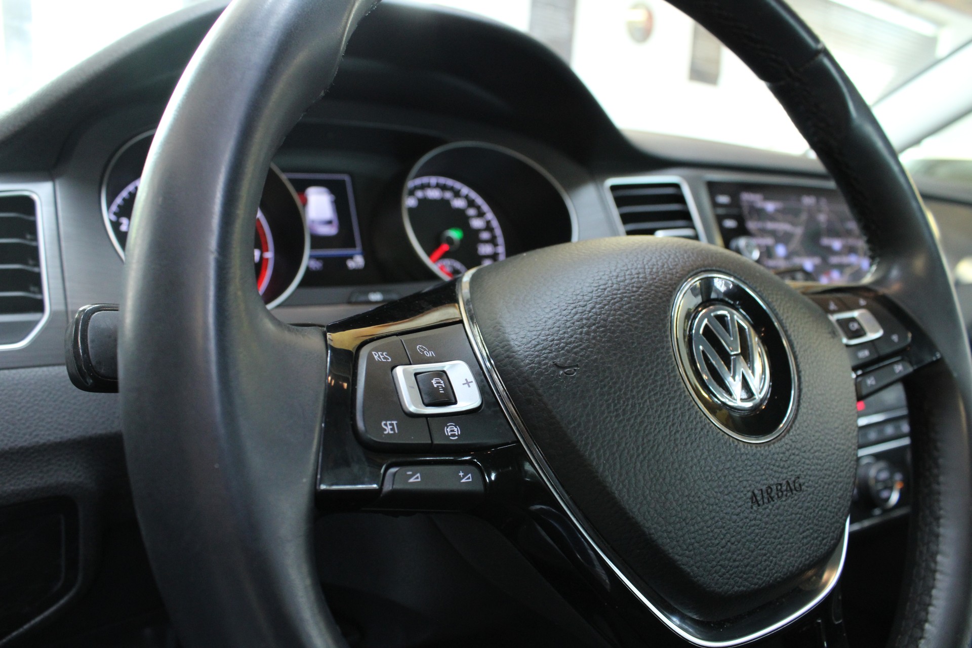 VW Golf Sportsvan 1.5 TSI EVO Comfortline DSG-image-9