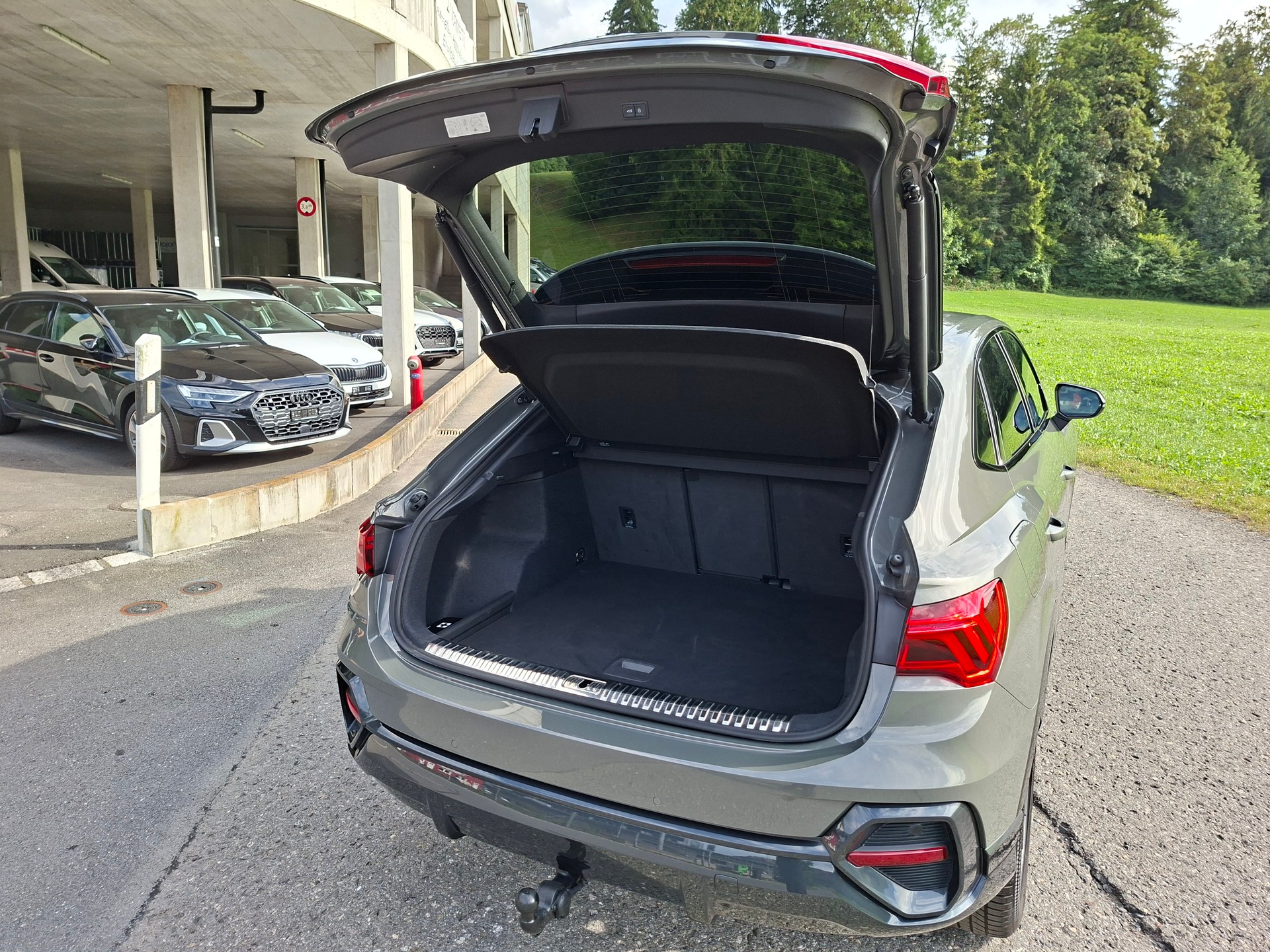 AUDI Q3 Sportback 35 TFSI Attraction S-tronic *Anhängerkupplung+8-fach bereift m. Pneu*-image-5