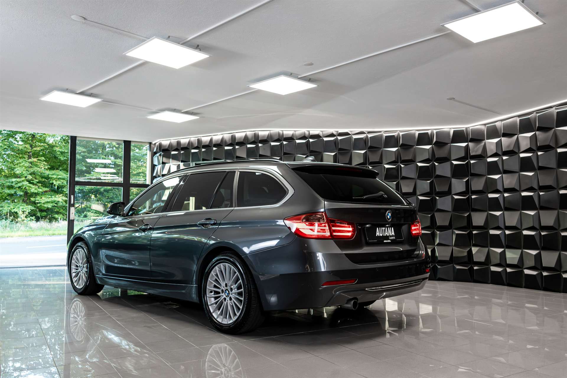 BMW 320d Touring Luxury Line-image-2