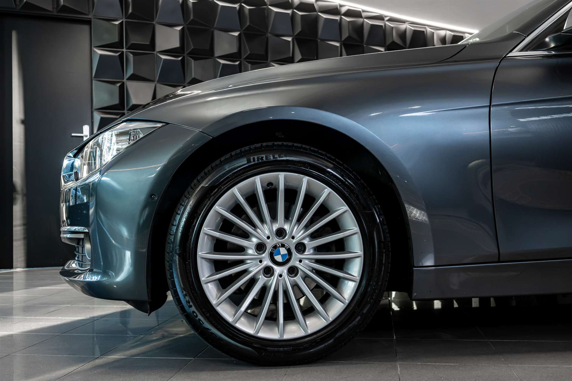 BMW 320d Touring Luxury Line-image-29