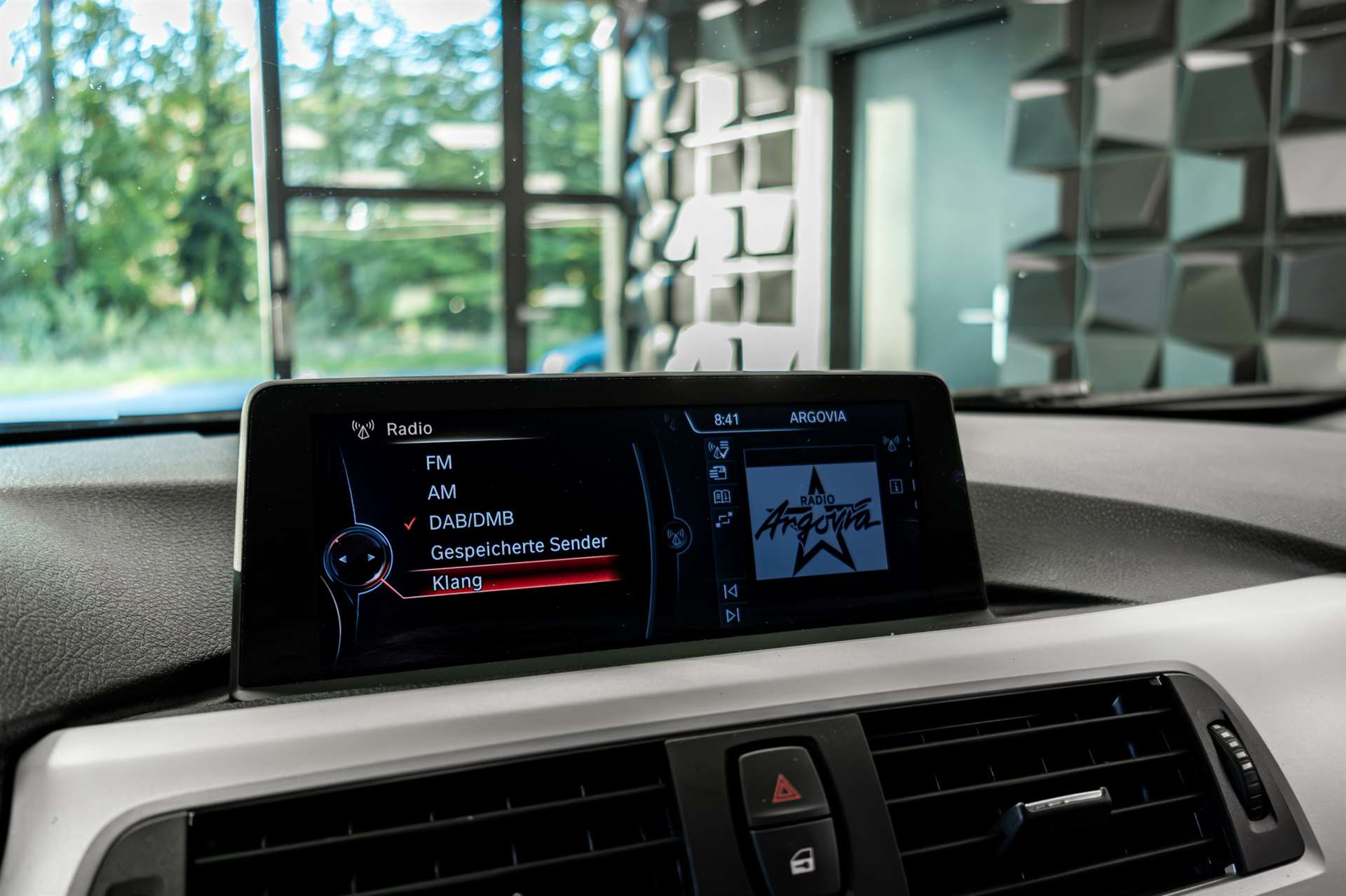 BMW 320d Touring Luxury Line-image-13