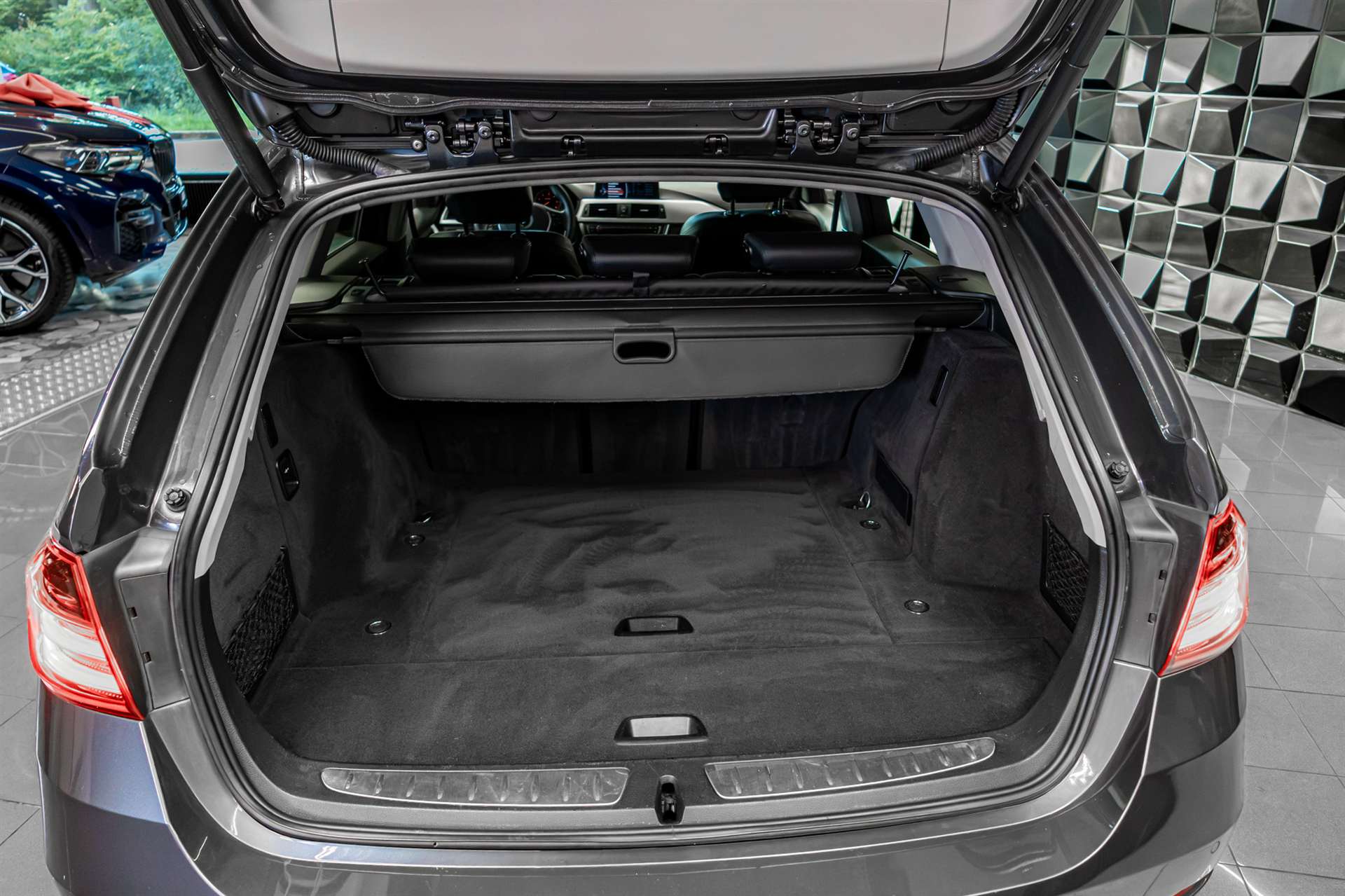 BMW 320d Touring Luxury Line-image-28