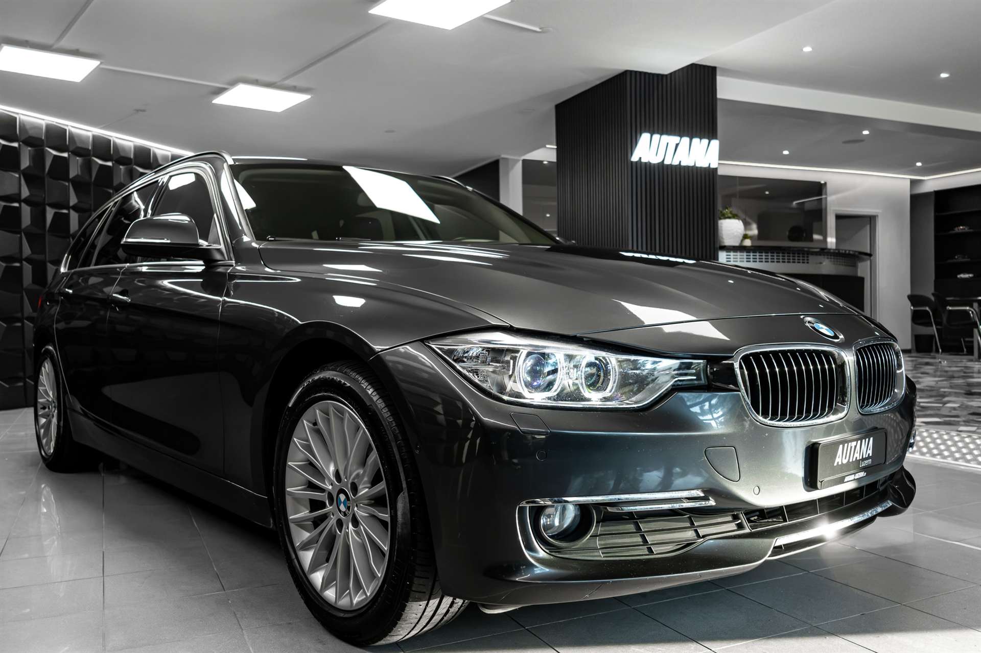 BMW 320d Touring Luxury Line-image-26