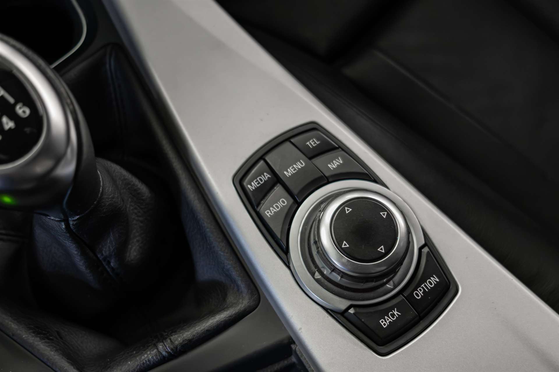 BMW 320d Touring Luxury Line-image-21
