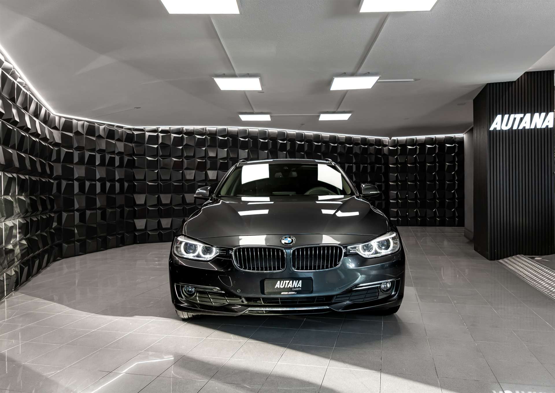BMW 320d Touring Luxury Line-image-3