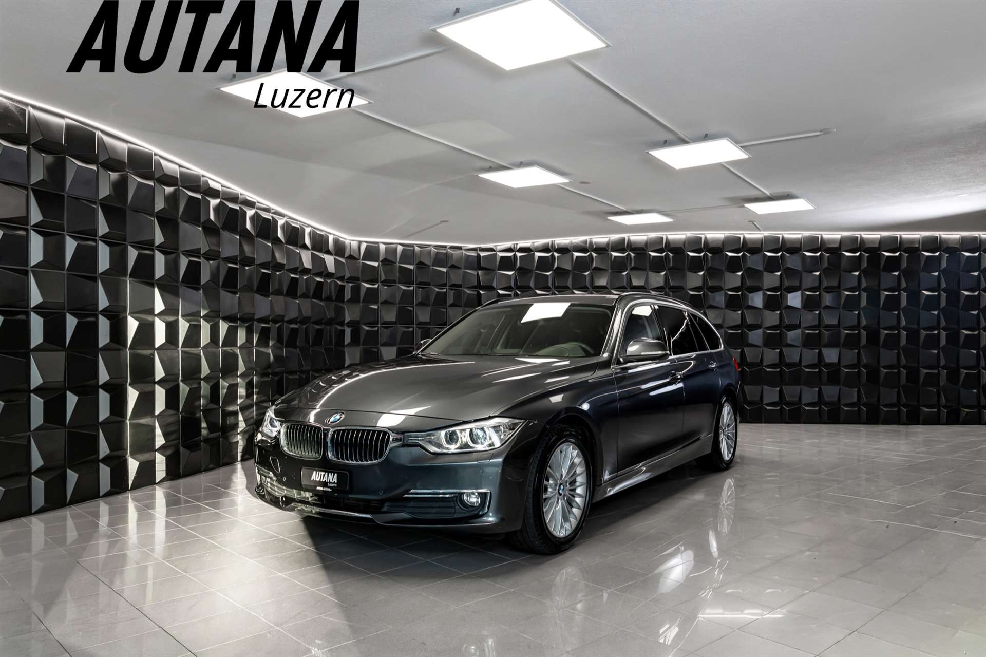 BMW 320d Touring Luxury Line-image-0