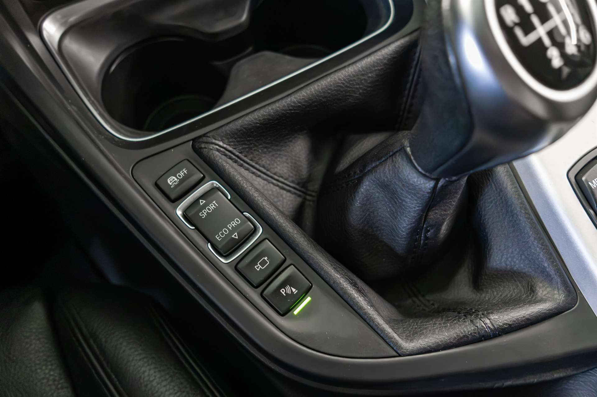 BMW 320d Touring Luxury Line-image-20