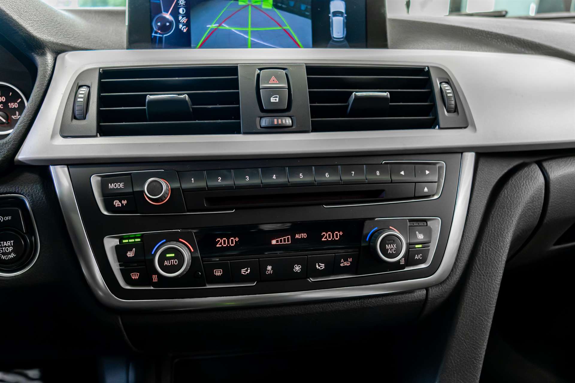 BMW 320d Touring Luxury Line-image-19