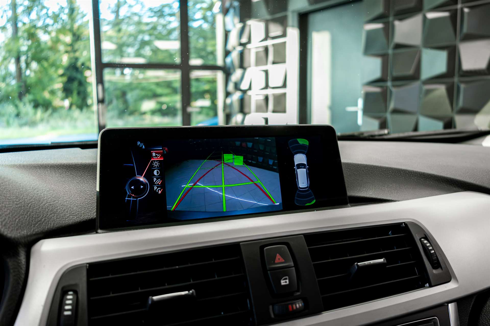 BMW 320d Touring Luxury Line-image-17