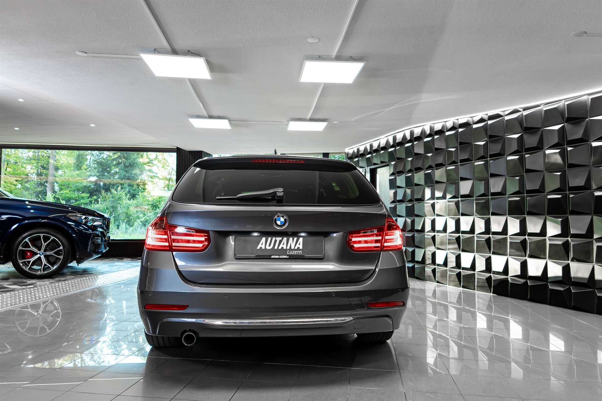 BMW 320d Touring Luxury Line-image-4