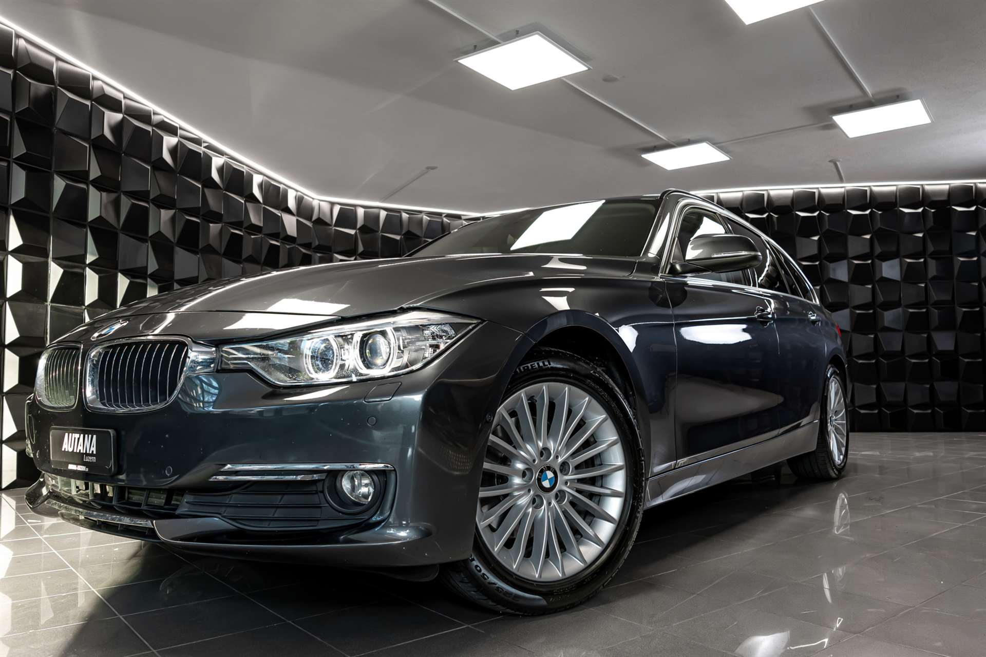 BMW 320d Touring Luxury Line-image-25