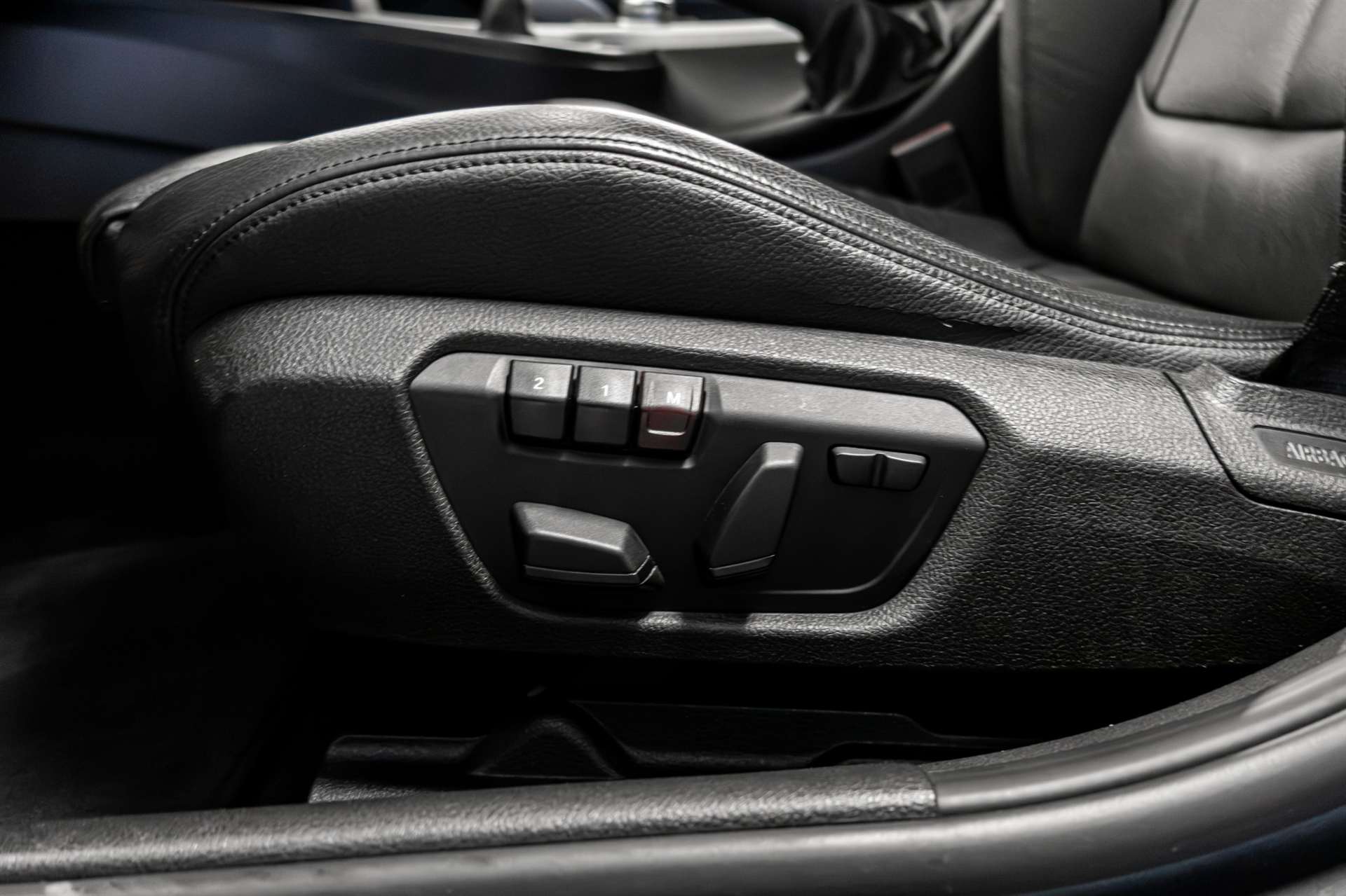 BMW 320d Touring Luxury Line-image-18