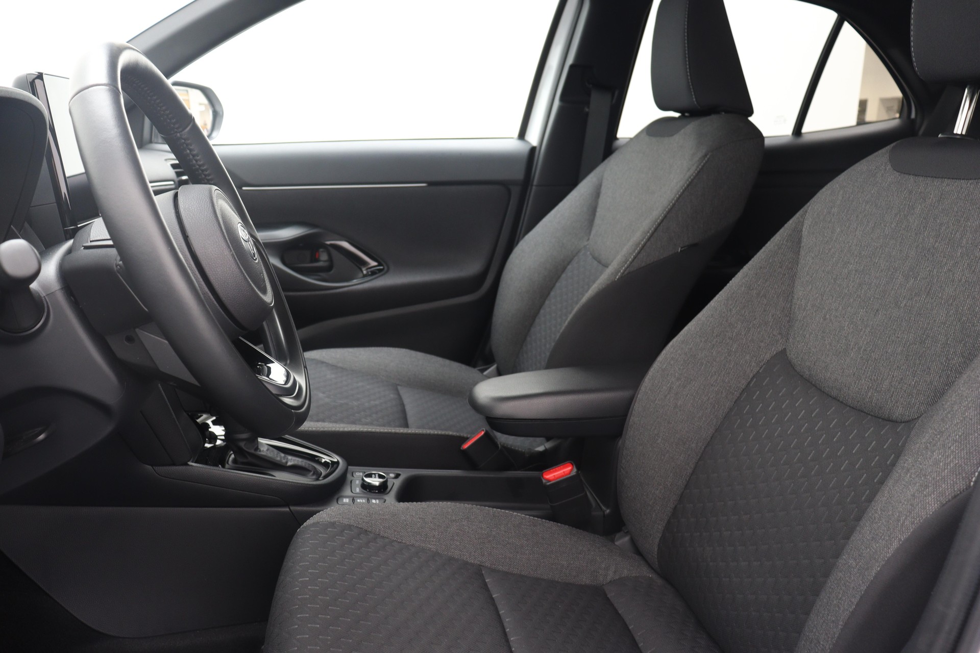 TOYOTA Yaris Cross 1.5 VVT-i HSD Trend AWD-i-image-6