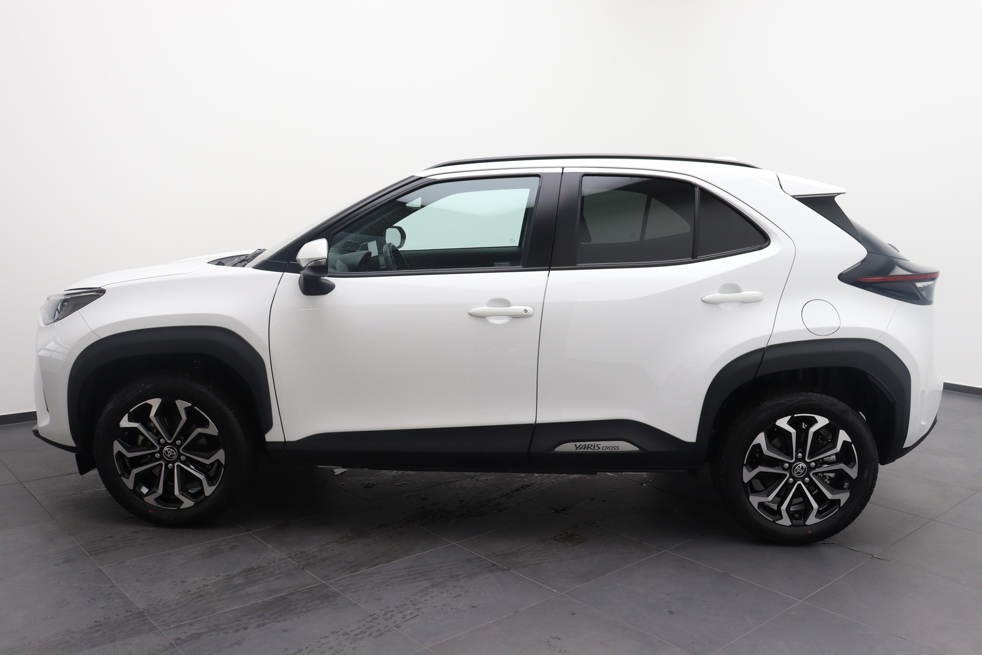 TOYOTA Yaris Cross 1.5 VVT-i HSD Trend AWD-i-image-2