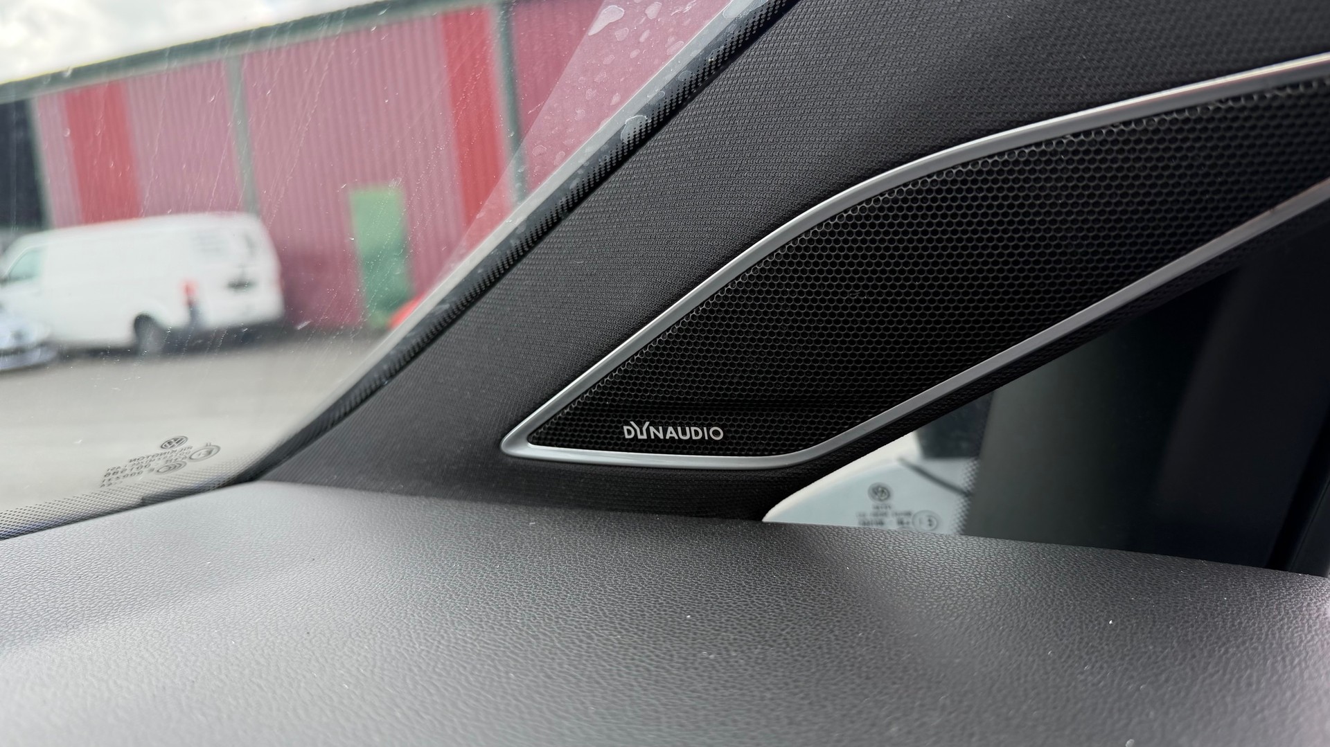 VW Golf 2.0 TSI R 4Motion DSG-image-15