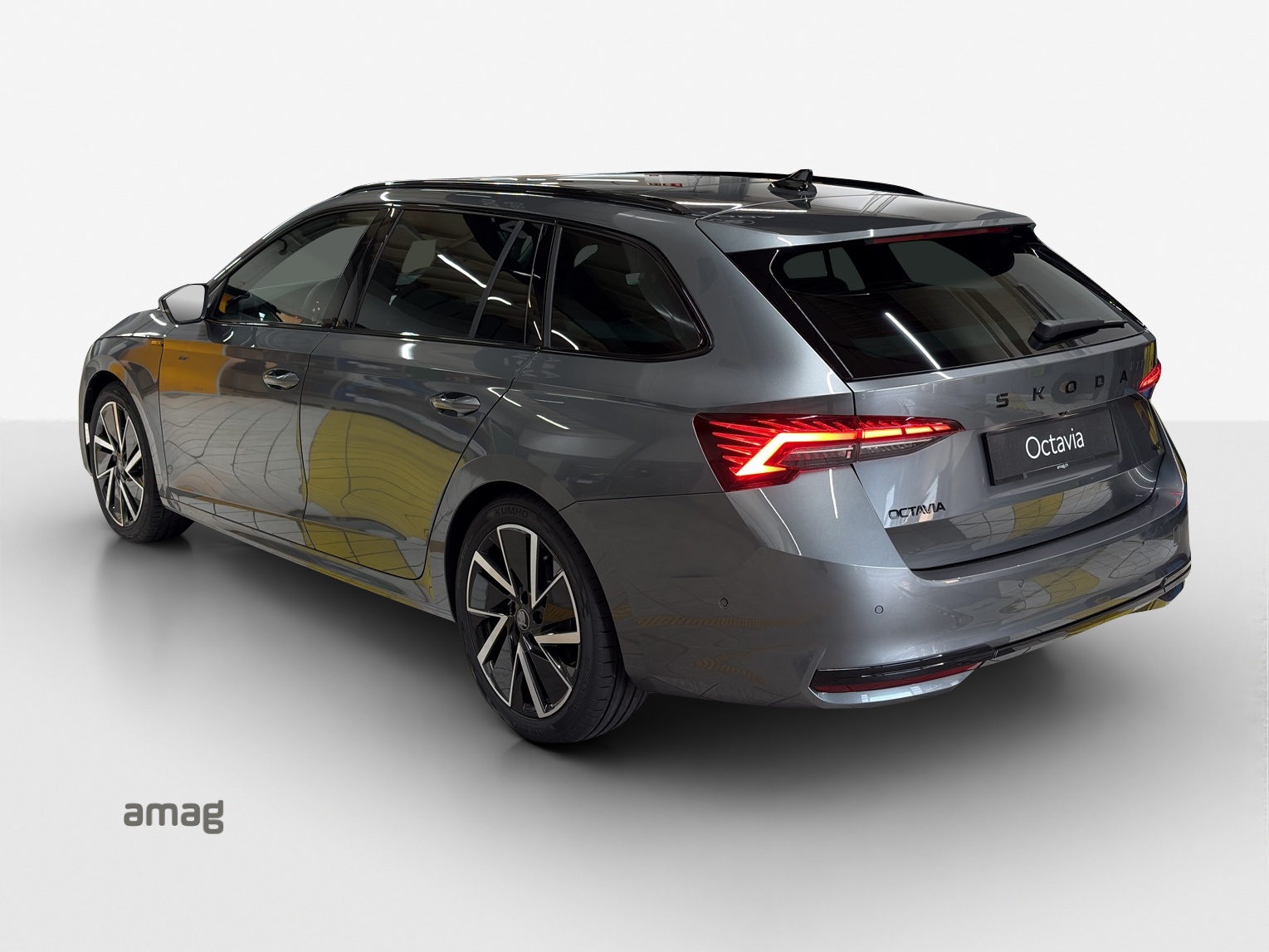 SKODA Octavia Combi 2.0 TSI DSG Sport Line 4x4-image-2