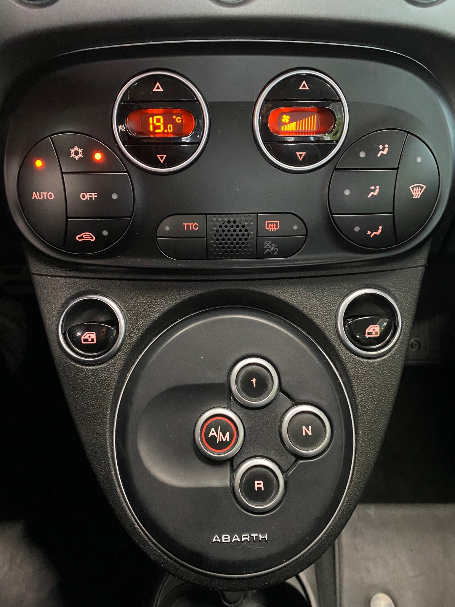 FIAT 595C 1.4 16V Turbo Abarth Turismo Dualogic-image-28