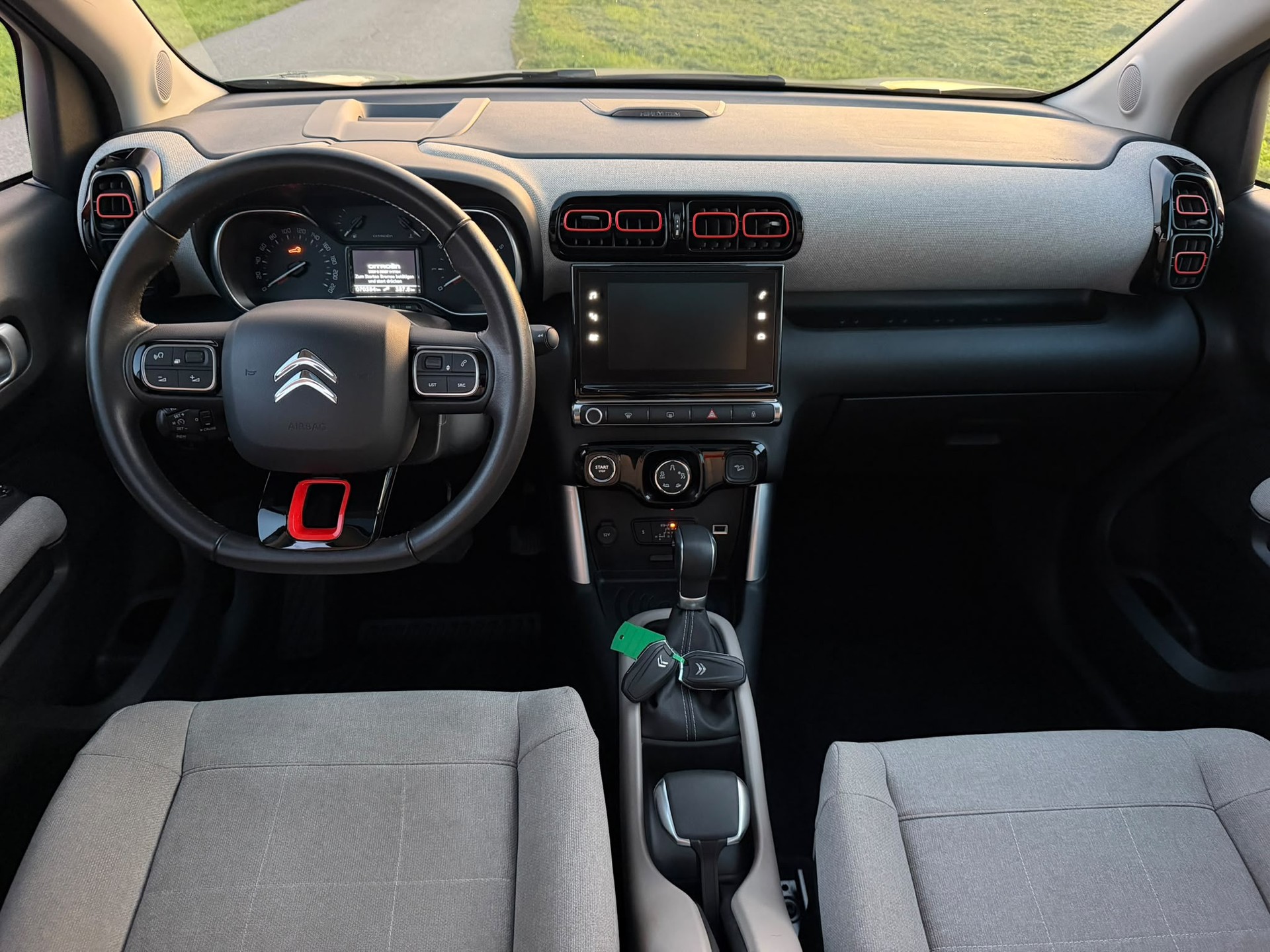 CITROEN C3 Aircross 1.2i PureTech Shine EAT-image-12