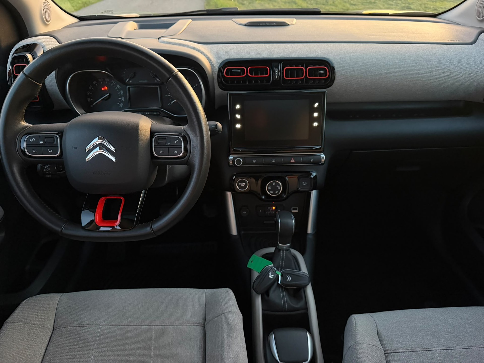 CITROEN C3 Aircross 1.2i PureTech Shine EAT-image-13