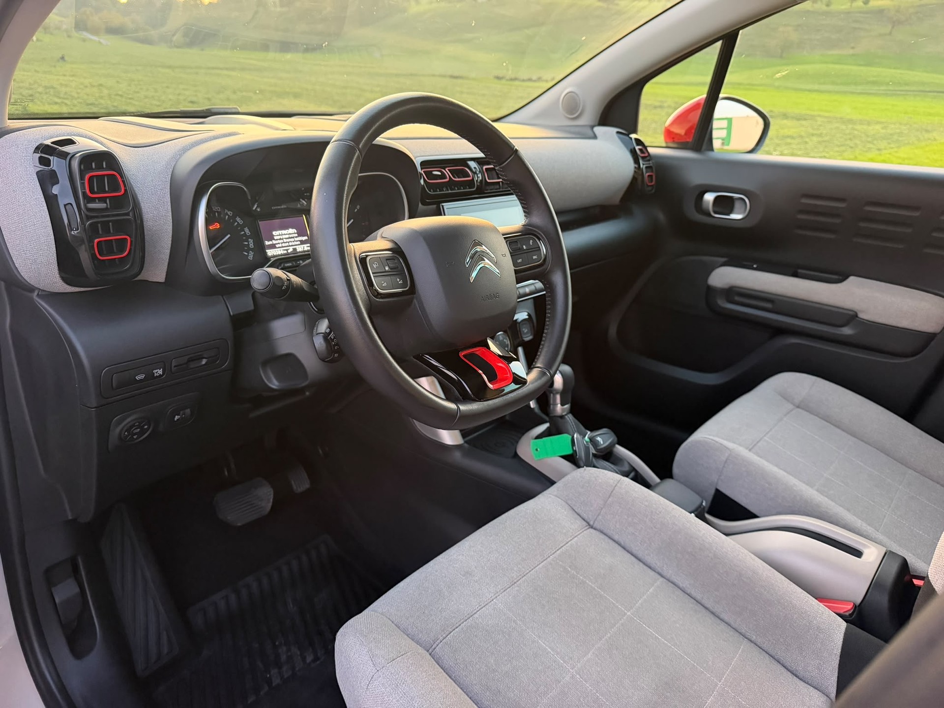 CITROEN C3 Aircross 1.2i PureTech Shine EAT-image-8
